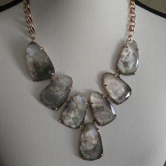 Kendra Scott Harlow Statement Necklace in Crystal Gray Illusion & Rose Gold - Picture 5 of 6